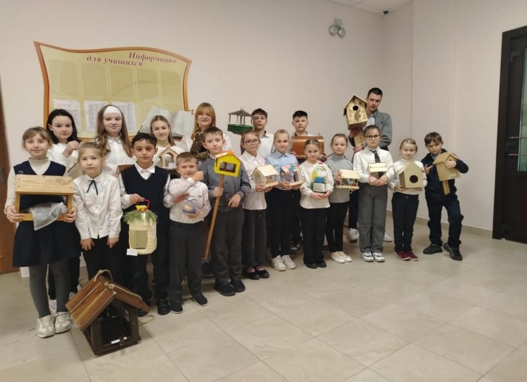 &amp;quot;Каждой пичужке-кормушка&amp;quot;; &amp;quot;Покормите птиц зимой!&amp;quot;.